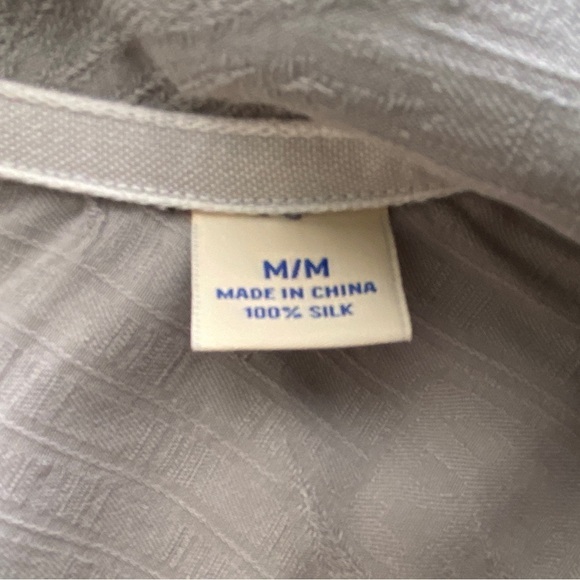 TOMMY BAHAMA 100% Silk Grey Floral Aloha Hawaiian Tropical Shirt Men M Medium - Picture 6 of 7